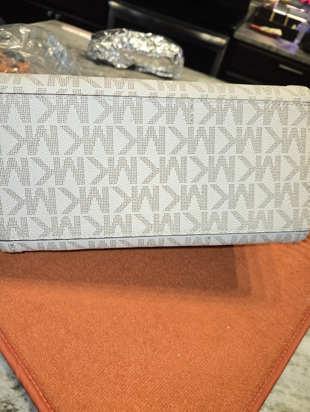 Michael Kors Small Sheila Dome Satchel - Picture 4 of 5